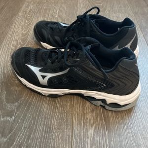 Mizuno volleyball shoes 8.5